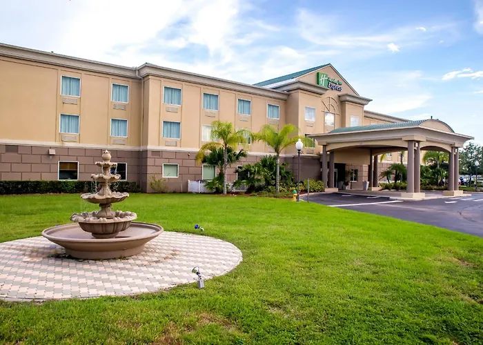 Holiday Inn Express & Suites Cocoa By Ihg